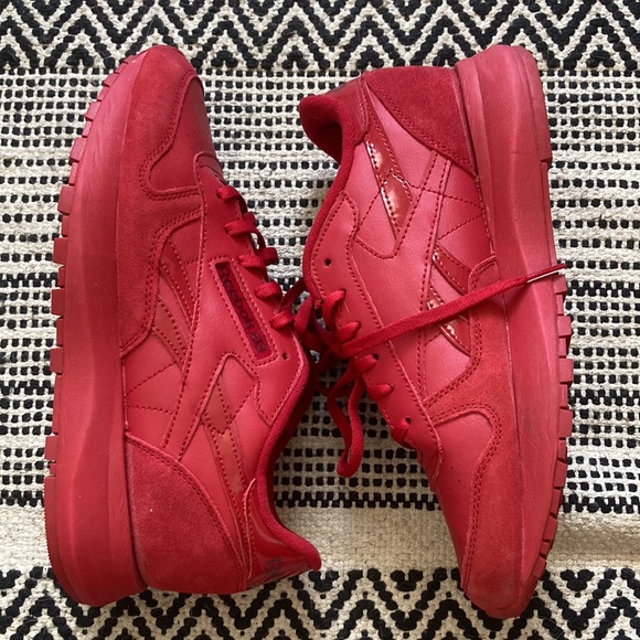 Red Reebok sneakers - Picture 2 of 8